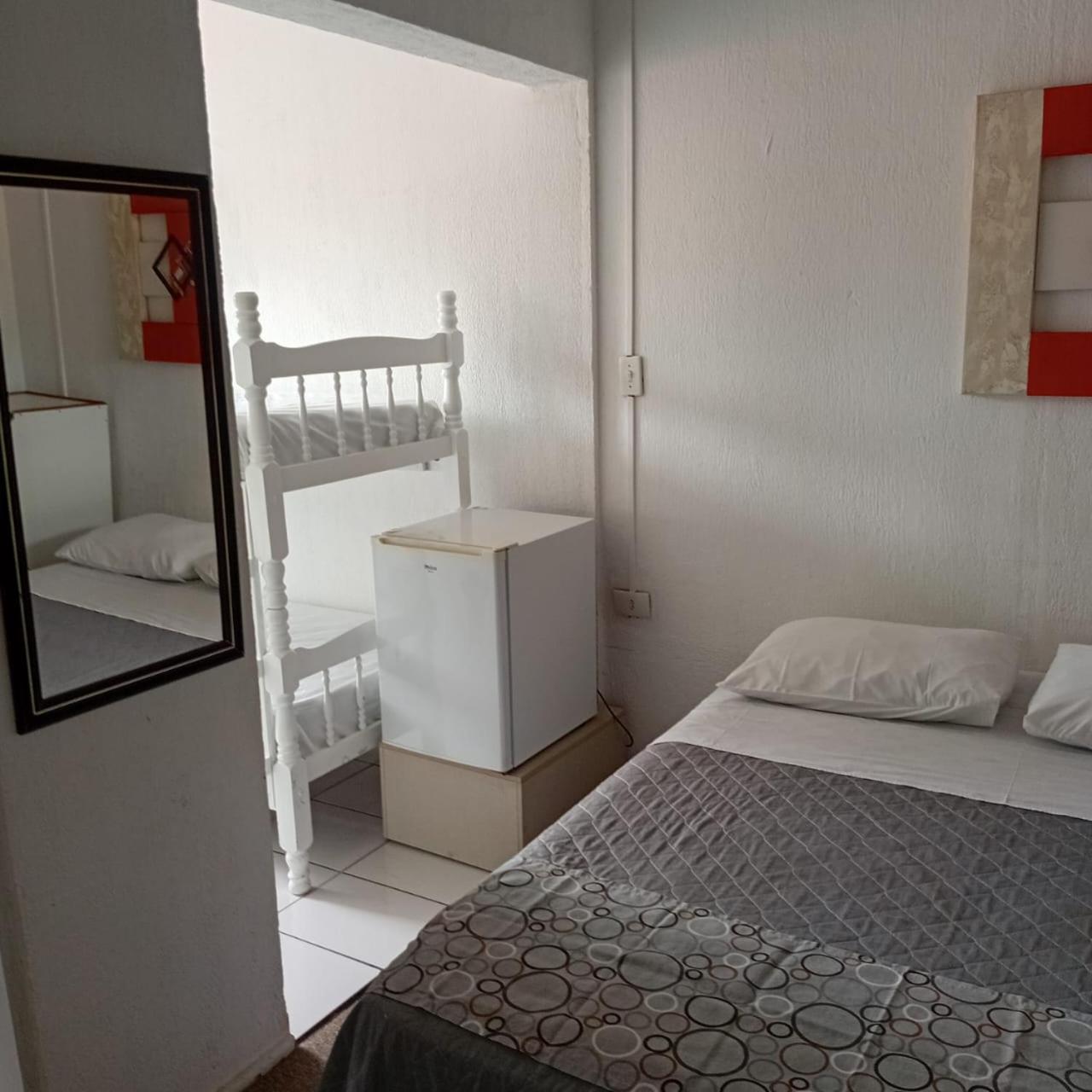 Pousada Gaivotas Do Guarau Peruibe Room photo